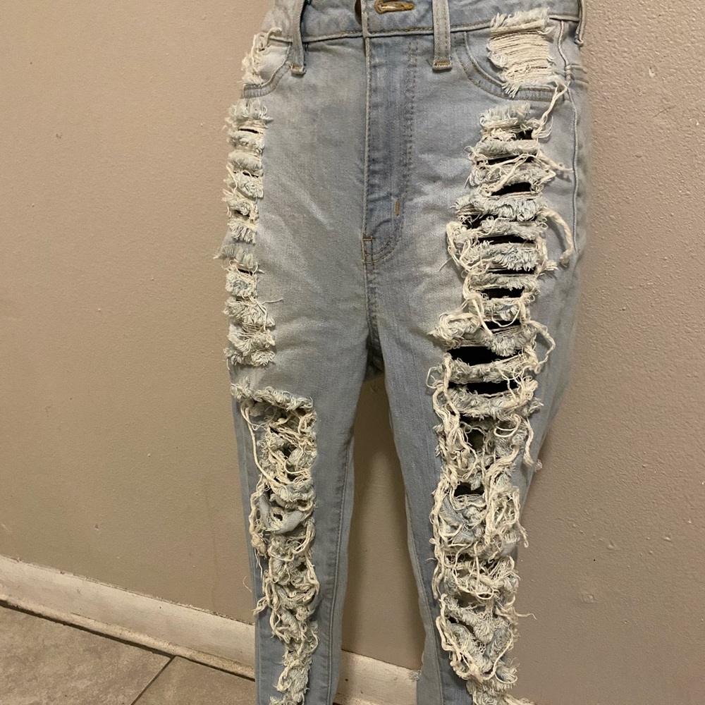 Cut up jeans🥰